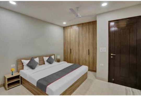Vibe Hotel Noida Exterior photo